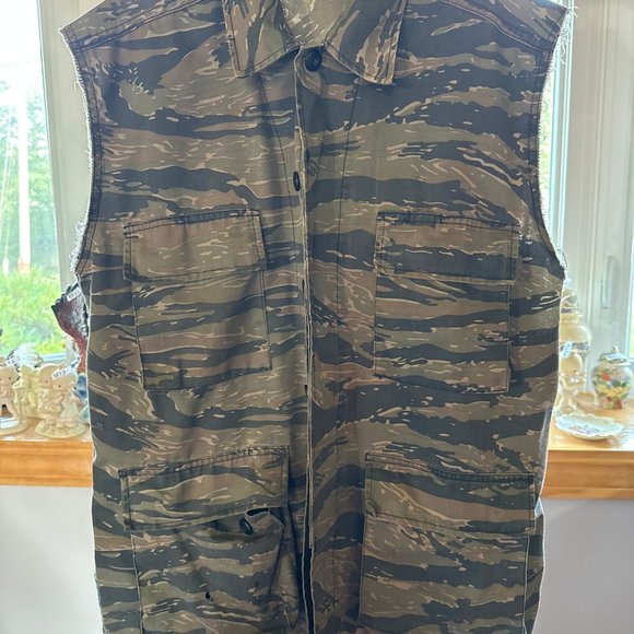 Redneck Camouflage Print Button Up Utility Vest - Picture 5 of 15